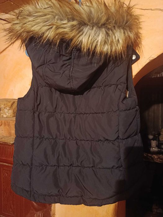 Vesta dama C&A cu gluga blana naturala Nr 34