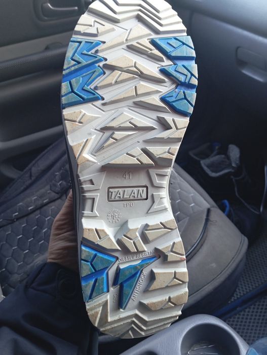 Продам спецобувь, почти новые