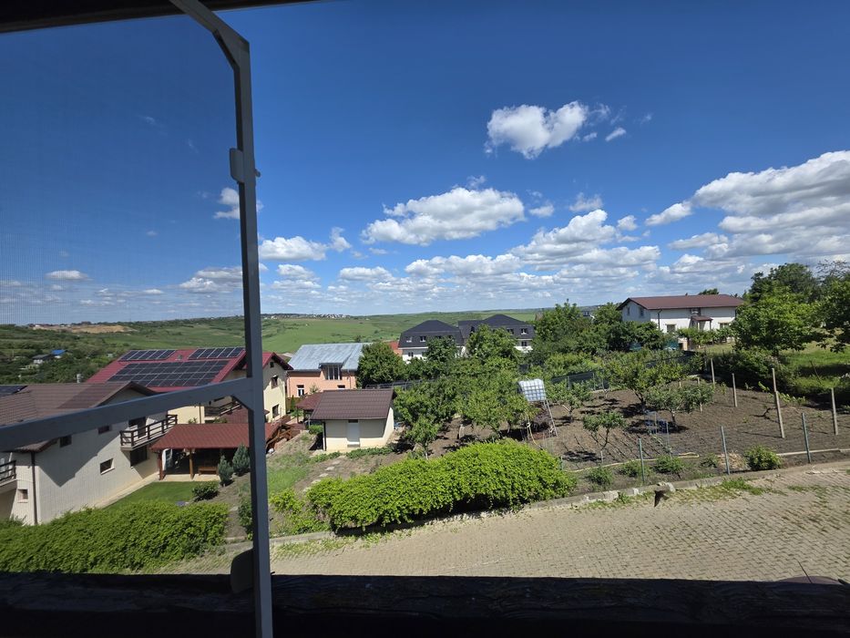 Casă tip duplex de vânzare cu grădină pentru relaxare – Breazu, Rediu, Iași