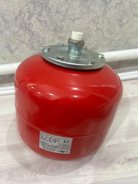 Продам расширительный бак НОВЫЙ