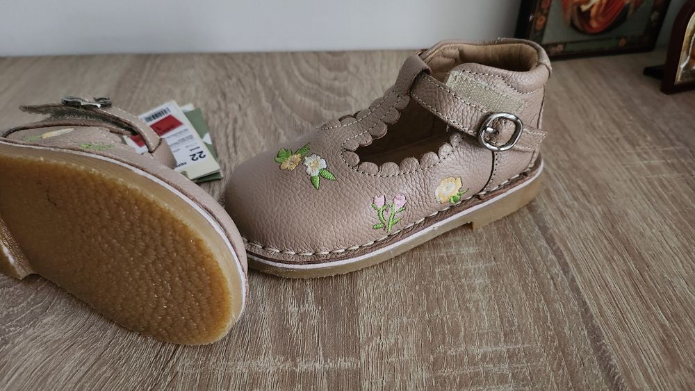 Pantofi marime 22