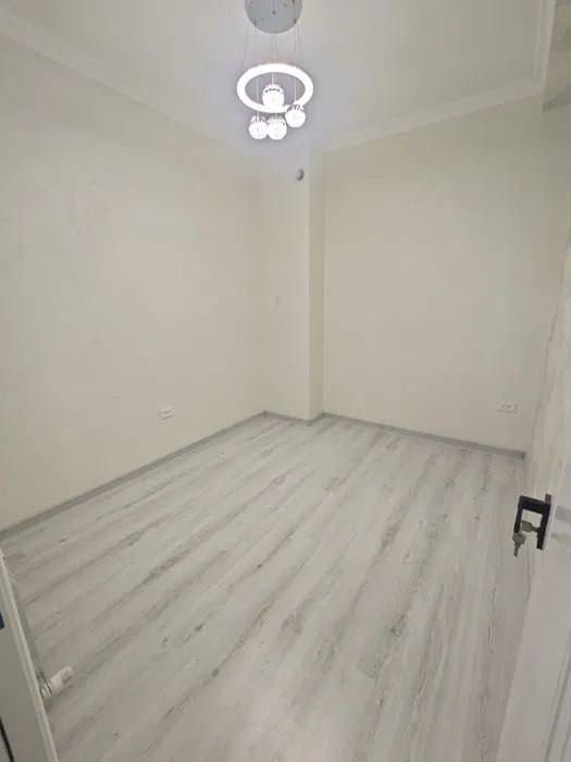 Срочно Продается 2*3 комн 3 этаж 70 кв с новый ремонтом