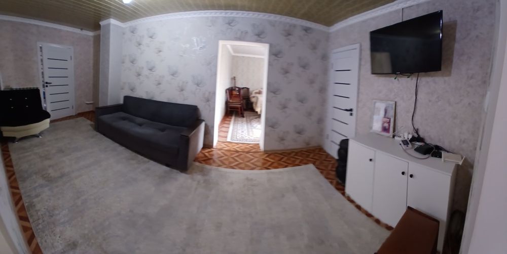 Продам дом + две времянки