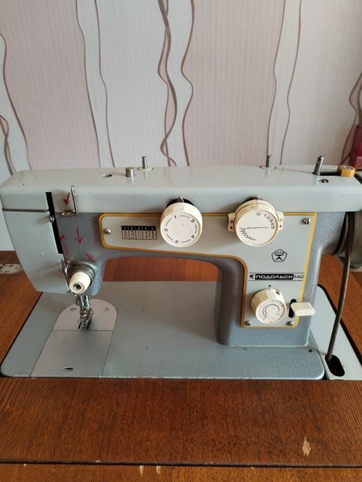 Швейная машина " Подольск 142"