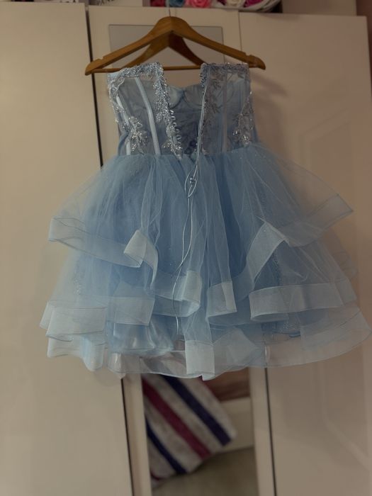 Синя красива рокля