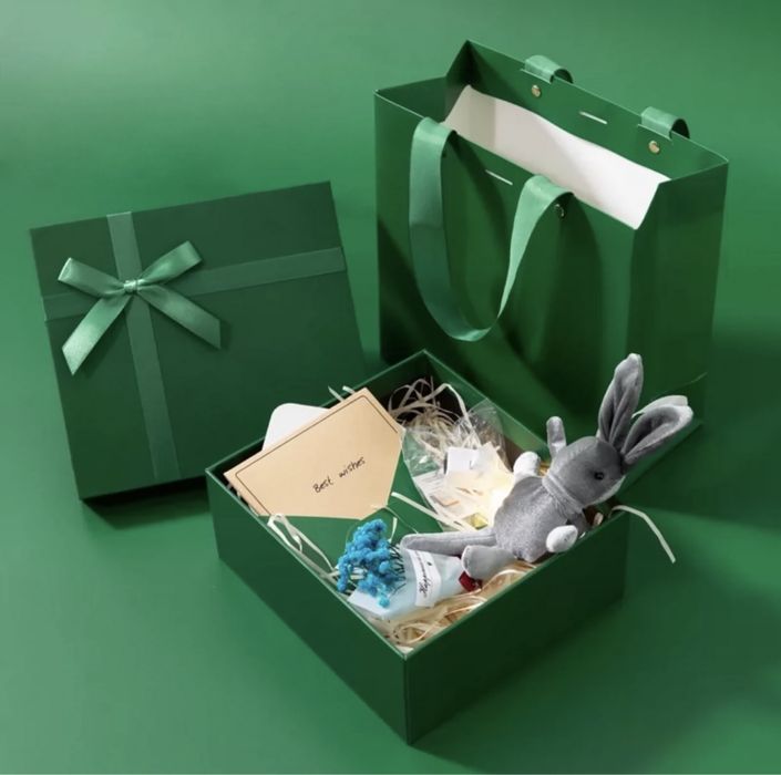 Подарочная коробка