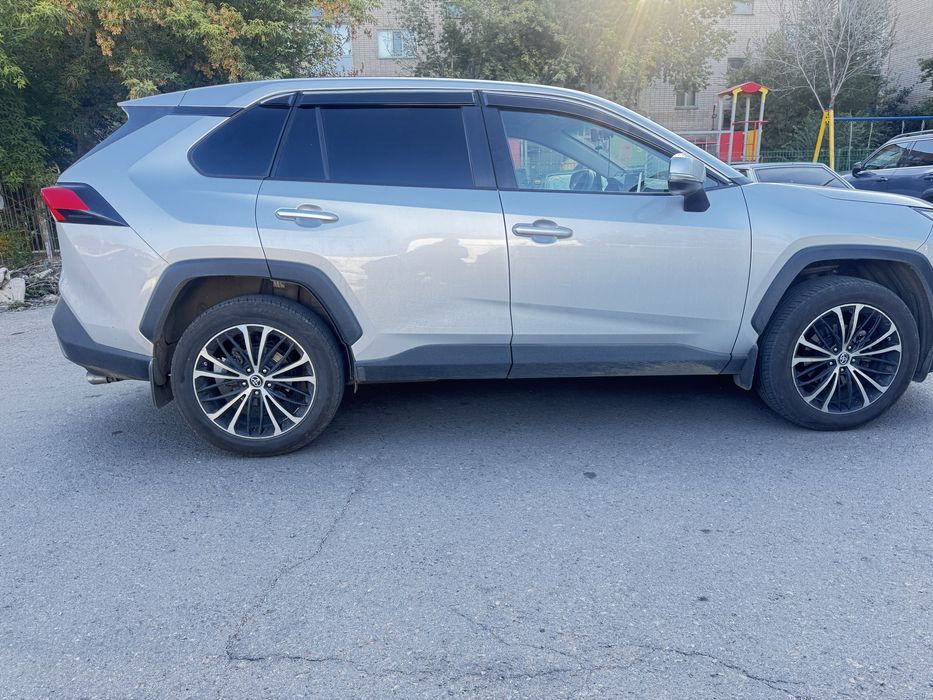 Продам Toyota RAV4