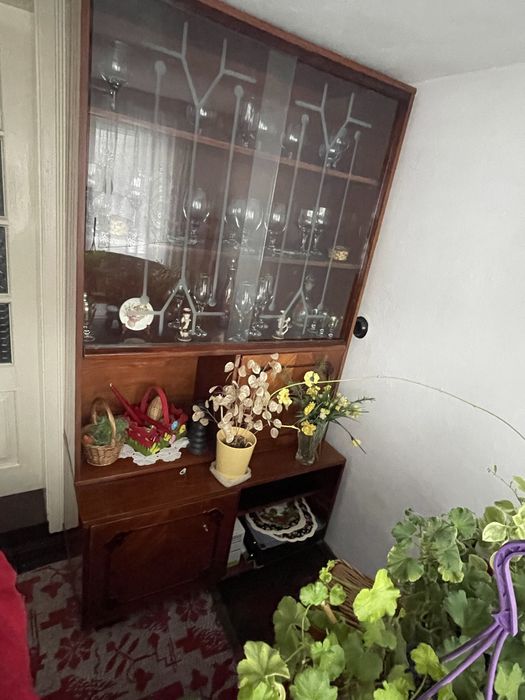 Donez vitrina din lemn