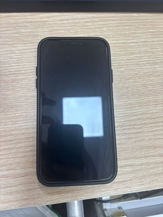 iPhone 11 черного цвета на 64 гб
