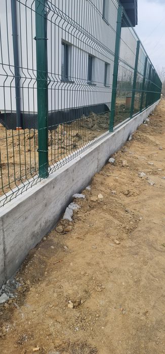 Executam garduri plasa bordurata, 
bolțari, cărămidă aparentă, placi.