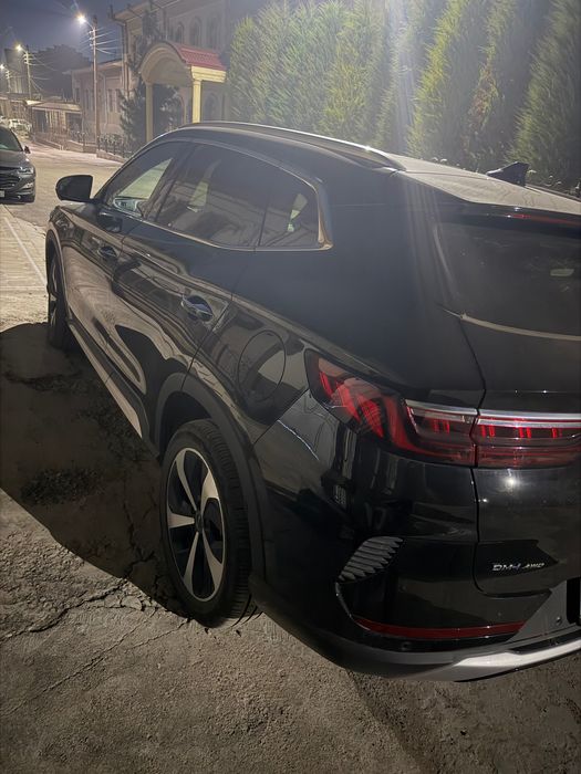 Продается BYD SONG PLUS черного цвета