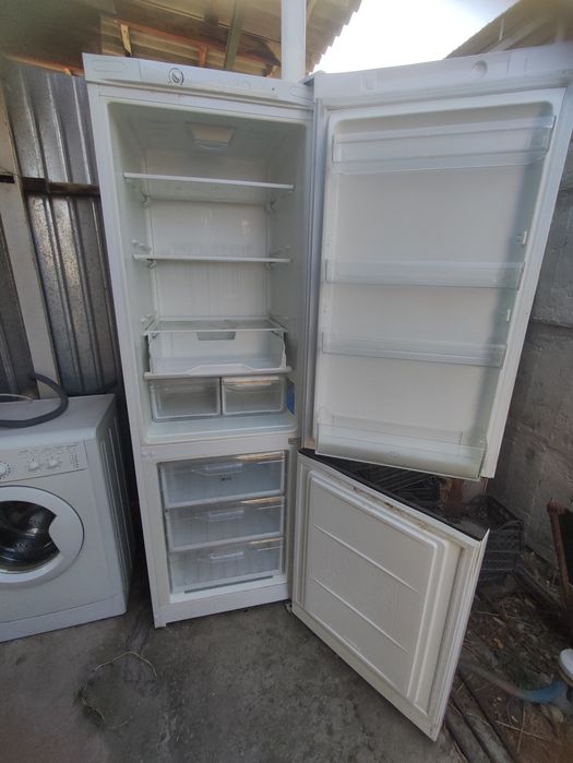 Продам холодильник индезит