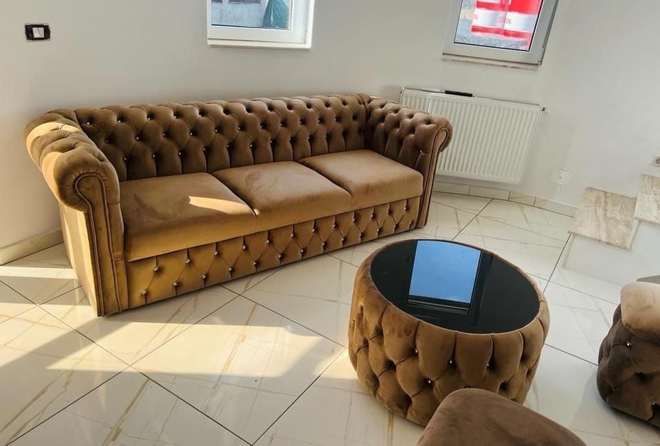 Canapea chesterfield