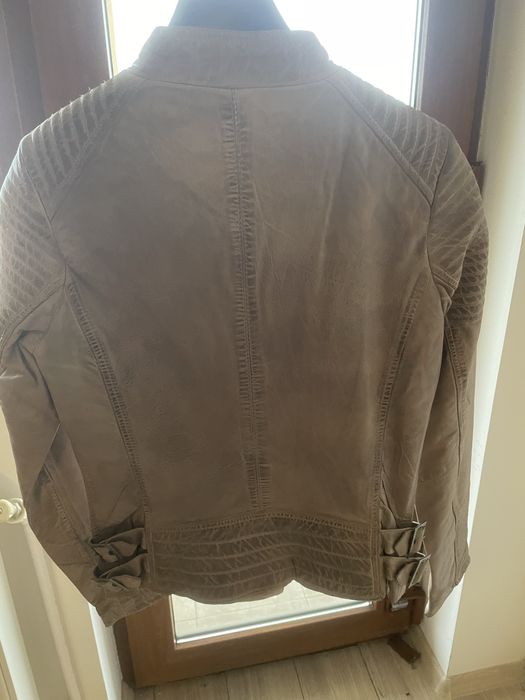 Vând geacă de piele