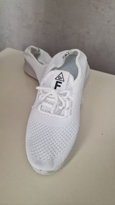 Продам кроссовки НОВЫЕ