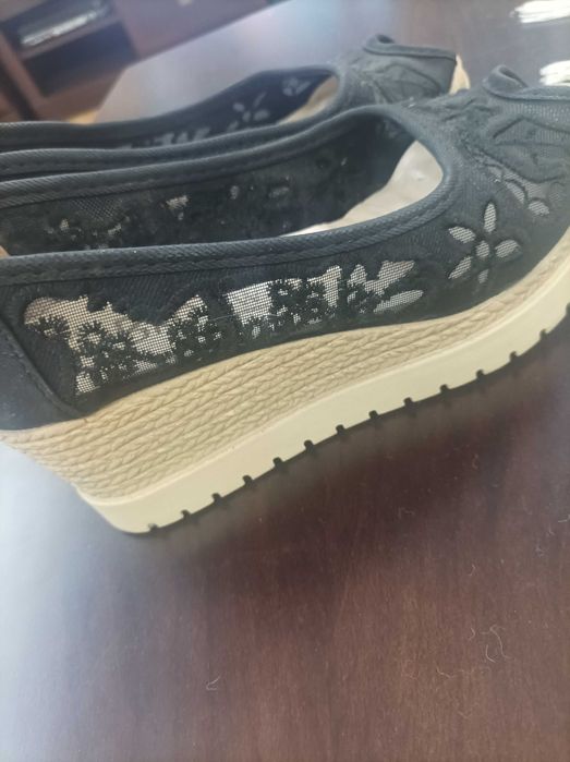 Отворени летни обувки на платформа