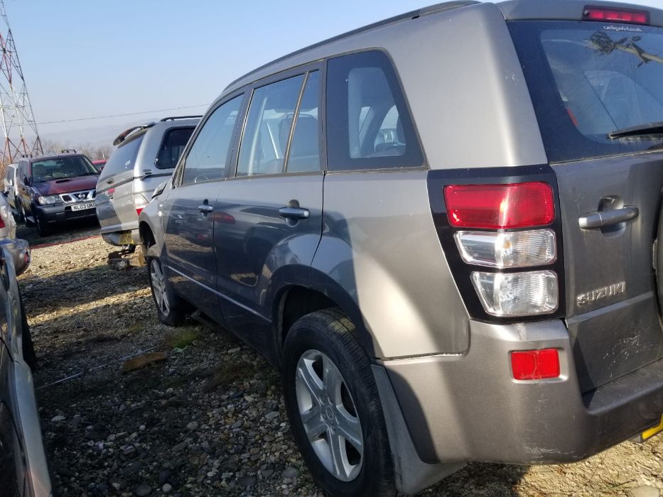 dezmembrez suzuki grand vitara 2