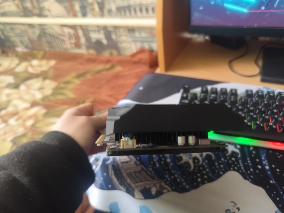 Продам видеокарту 1050ti 4gb