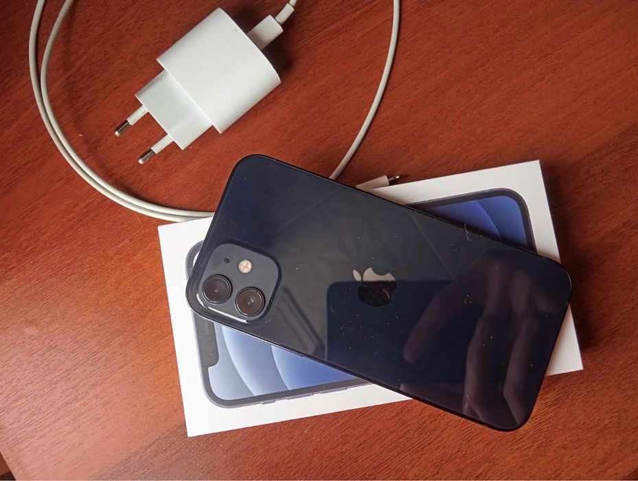 iPhone 12 128MB.