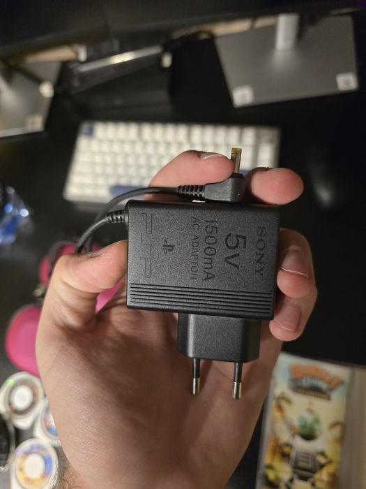 Consola handheld Psp 3000 modat 64gb si 7 cd uri de jocuri