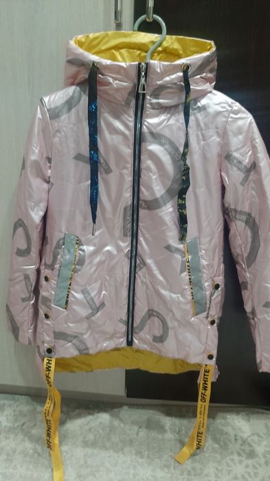 Продам жилетку на девочку