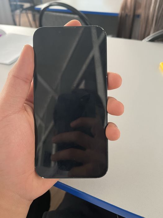 Продам Айфон 13