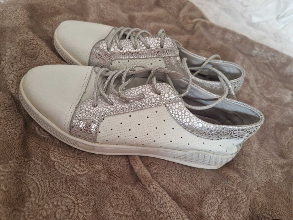 Подаряват се - Летни дамски маратонки естествена кожа