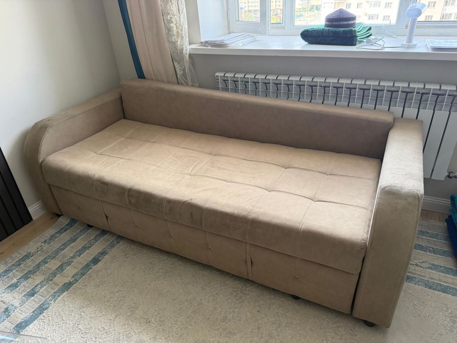 Продам диван уена 20тысяч.