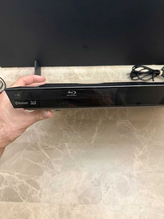 оригинален Блу Рей домашен театър диск и USB+Bluetooth Sony BDV-E2100 в перфектно състояние
