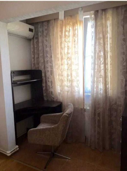 Продаётся своя 4х комнатная квартира, Госпитальный базар