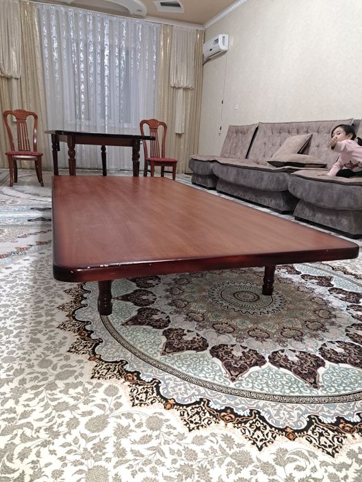 2 дана Стол ҳәм 22 дана стулчиги менен сатылады,.