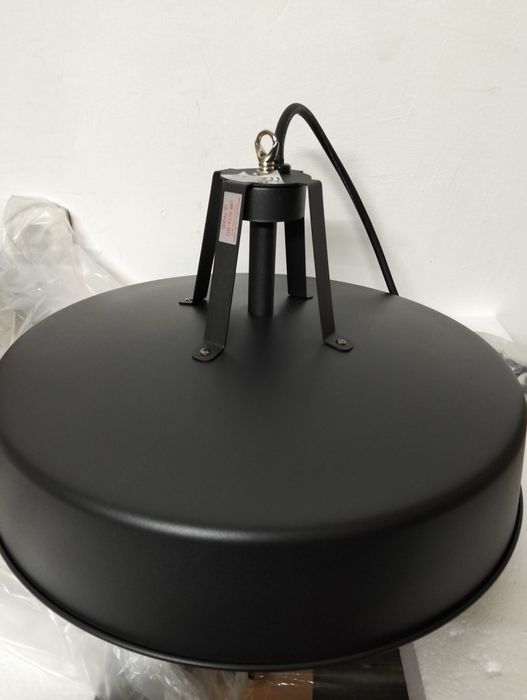 Încălzitor infraroșu montat pe tavan