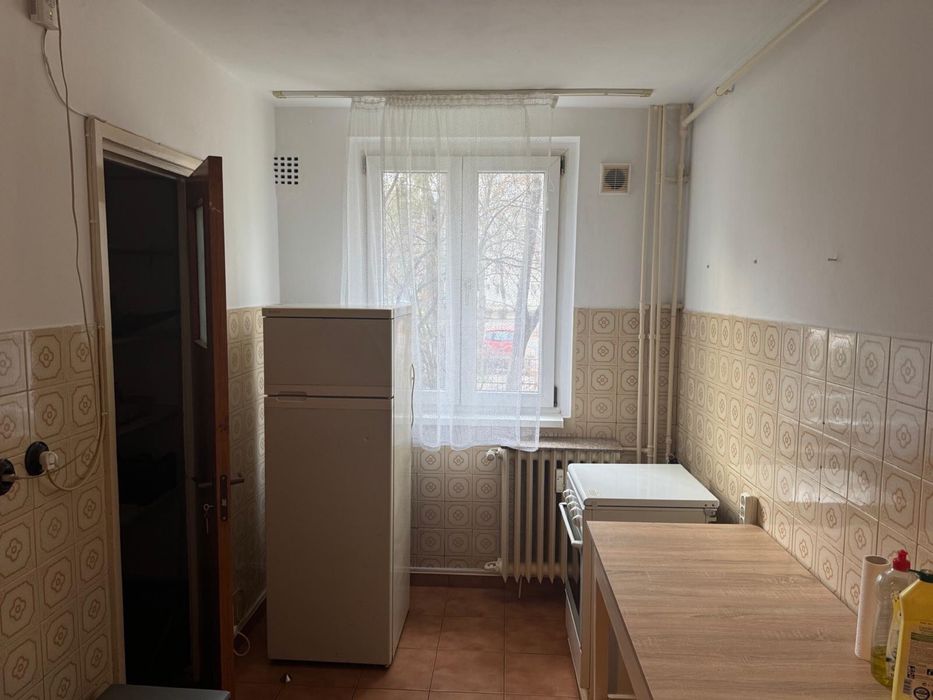 Resedinta/spatiu comercial -pozitie excelenta-metrou 1 decembrie