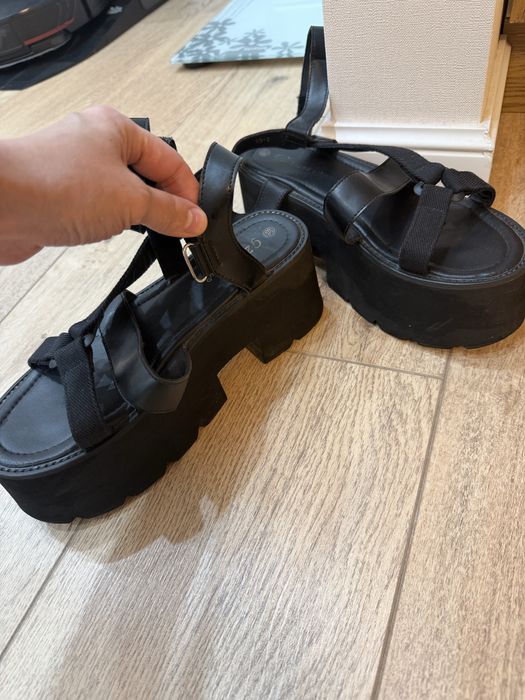 Босоножки стильные