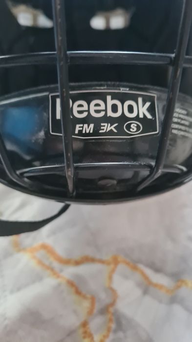 Продам шлем хоккейный