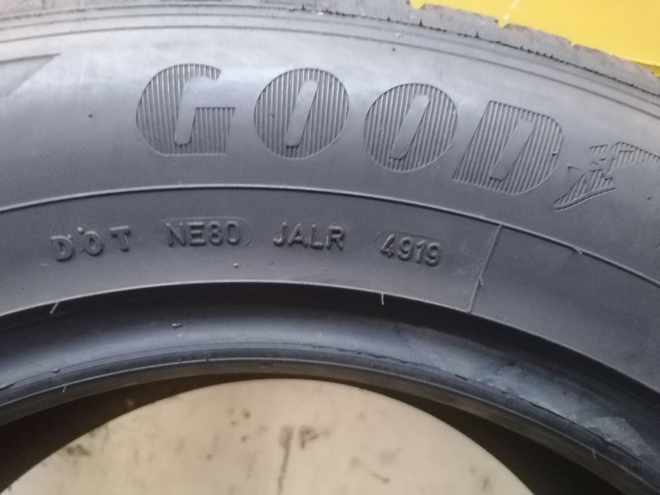 265/60/18 2 *Goodyear vara 110v dot 4919   4,,47mm