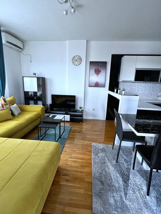 Дава се под наем Тристаен апартамент в София, Дианабад - 110 кв.м за 612 € - Снимка #1