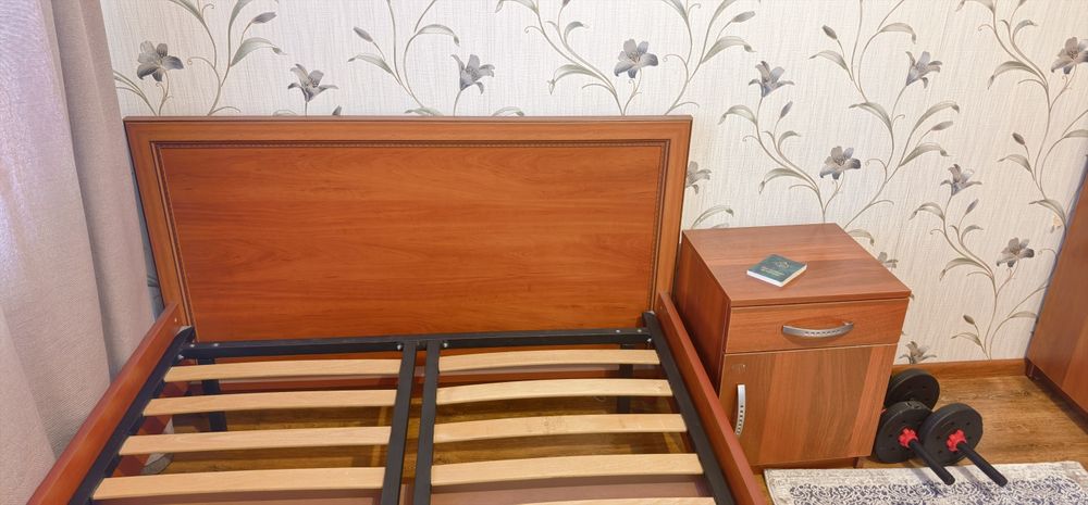 Продам кровать + тумбу + шкаф, б/у