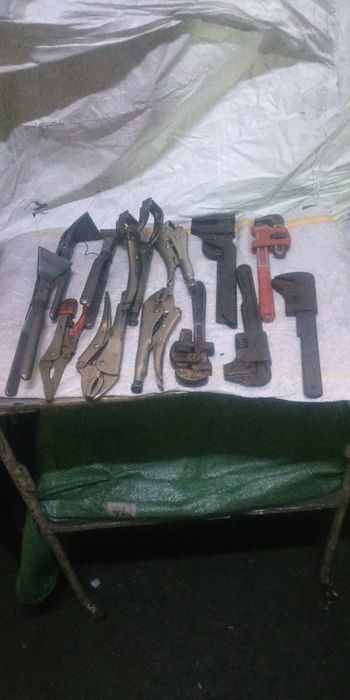 i. Scule vechi de altădată. Clești patenți foarfeci dălți cricheti.