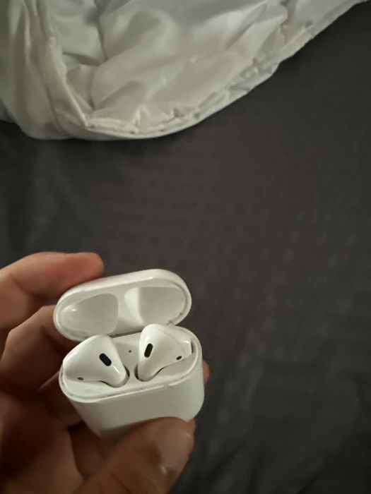 Căști AirPods.