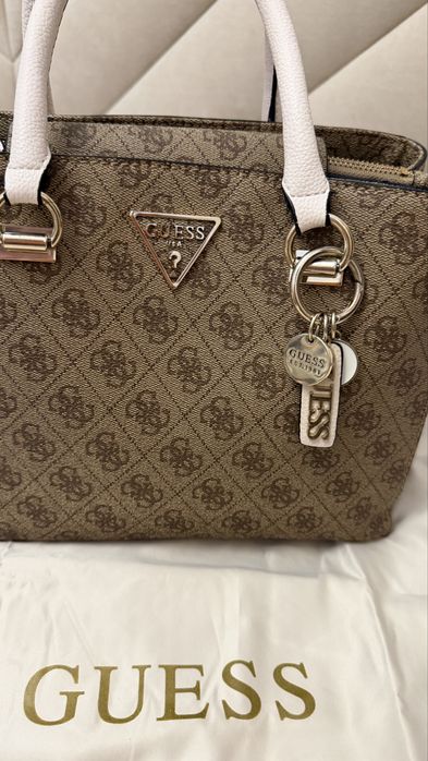 Продам сумку Guess читать описание