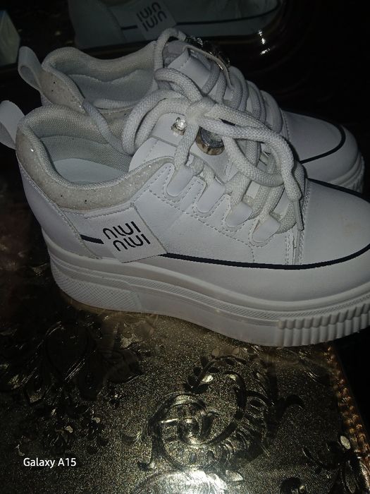 Qizlar krsofkasi sotiladi