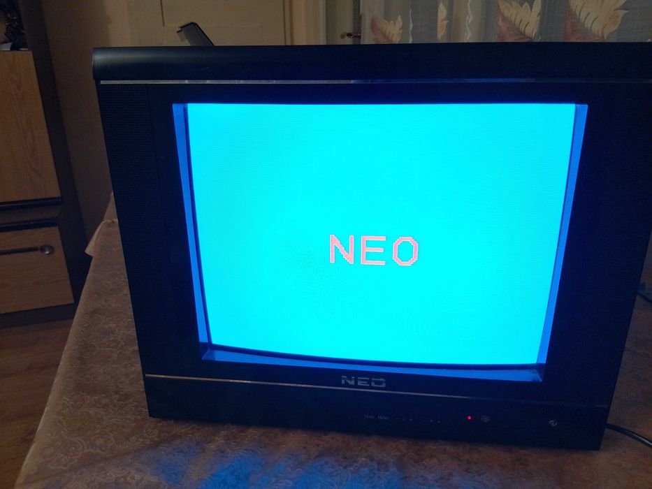 Телевизорче NEO 15 инча ретро