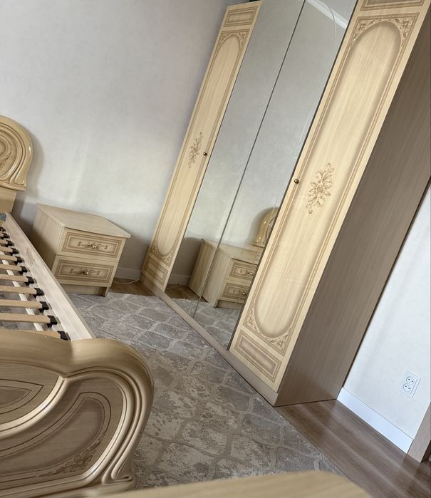 Спальный гарнитур ,продам .