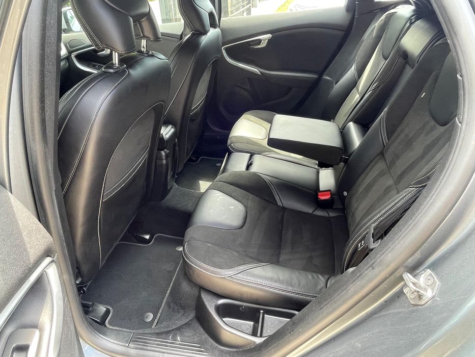 Volvo v40 R-desing 2.0d 2016 euro6 RATE FIXE
