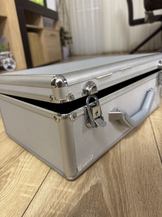 Куфар Leuchtturm за пари, монети, ценни вещи