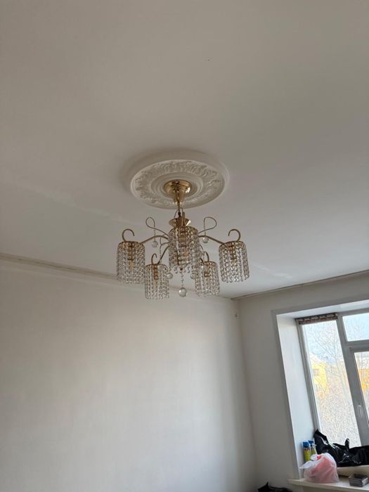 Продам люстры (лампы в комплекте)