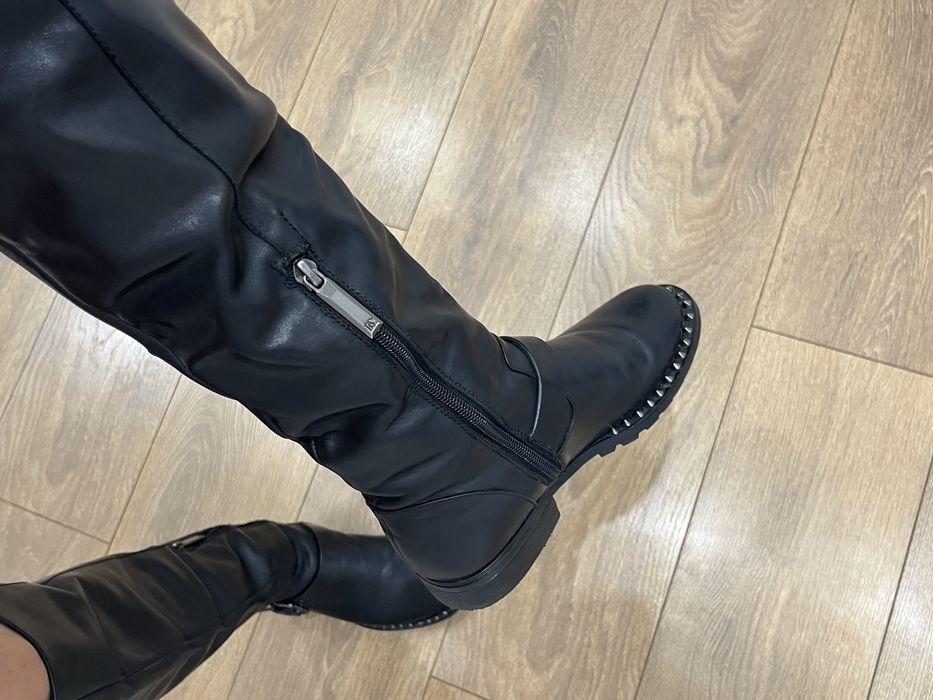 Продам зимние сапоги от баскони