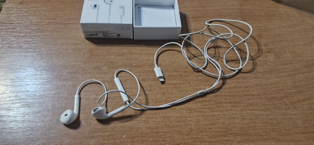 Продаю проводные наушники оригинал.