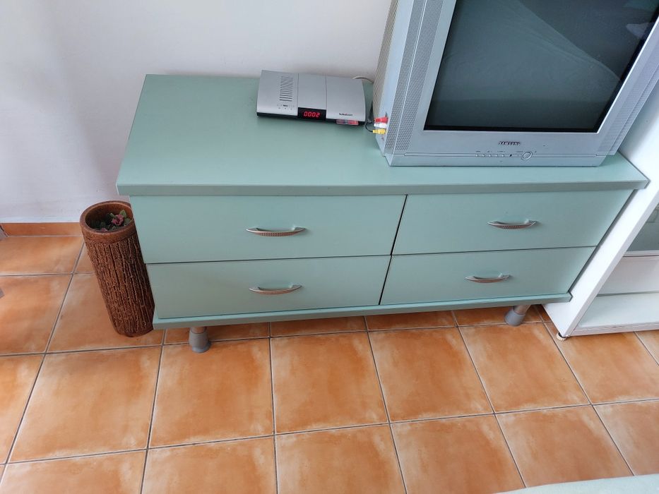 Спални и легла с матраци, маси-тоалетки от чам масив